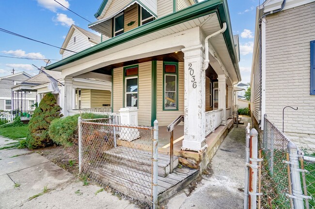 Building Photo - Four Bedroom Home in Covington!