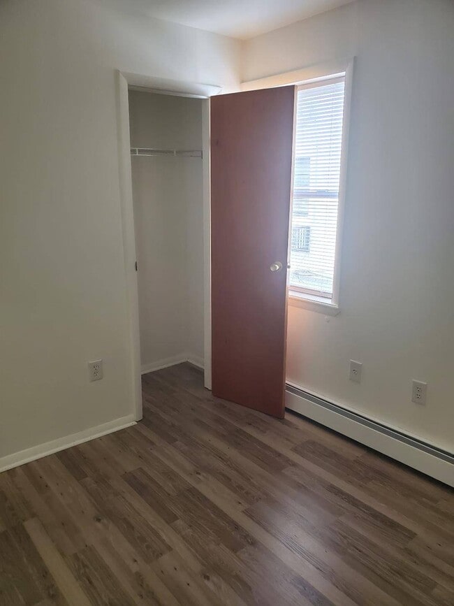Building Photo - 949 Eldert Ln
