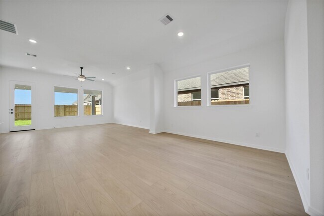 Building Photo - 42710 Loma Vista Ct