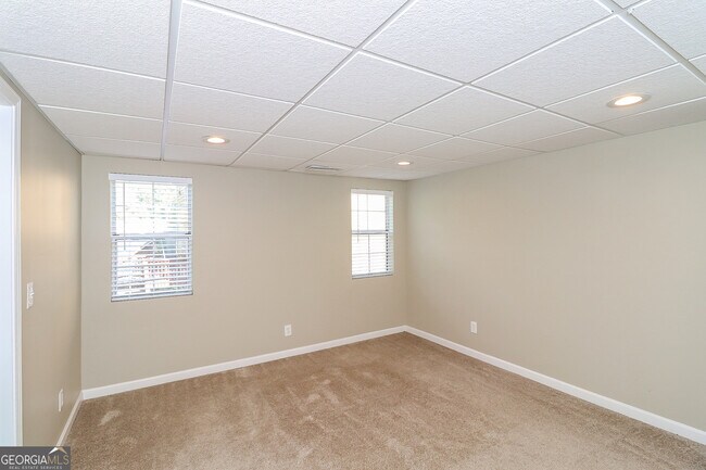 Building Photo - 1826 Killarney Dr SW