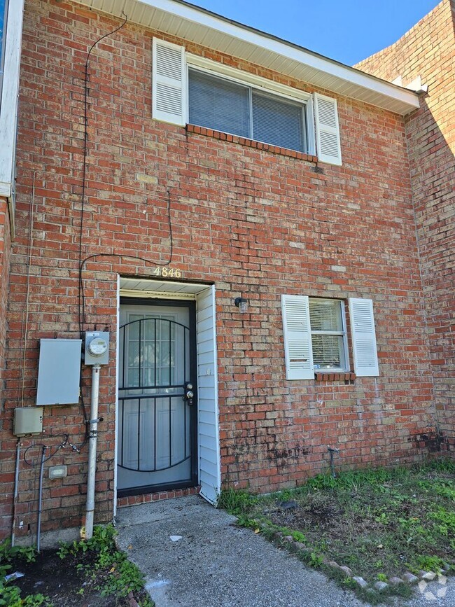 Building Photo - 3 Bedroom Townhouse