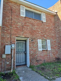 Building Photo - 3 Bedroom Townhouse