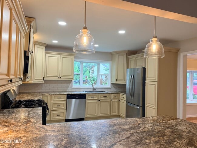 Building Photo - 7 Fenway Ct