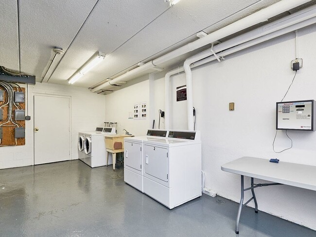 Building Photo - 30 High St