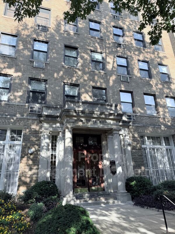 Building Photo - 1316 New Hampshire Ave NW