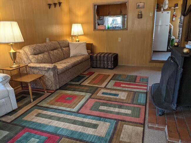 Living/family room - 1306 N Woodland Dr