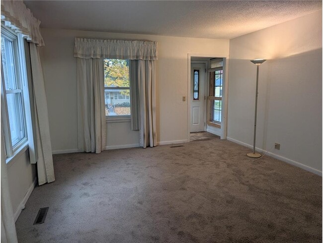 Building Photo - 5027 6th St NE