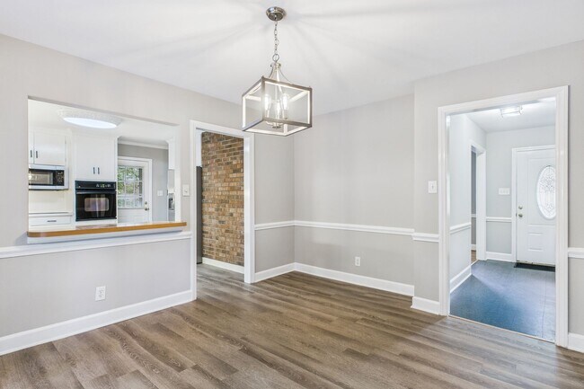 Building Photo - Large Home in Guilford Hills, Hardwood Flo...