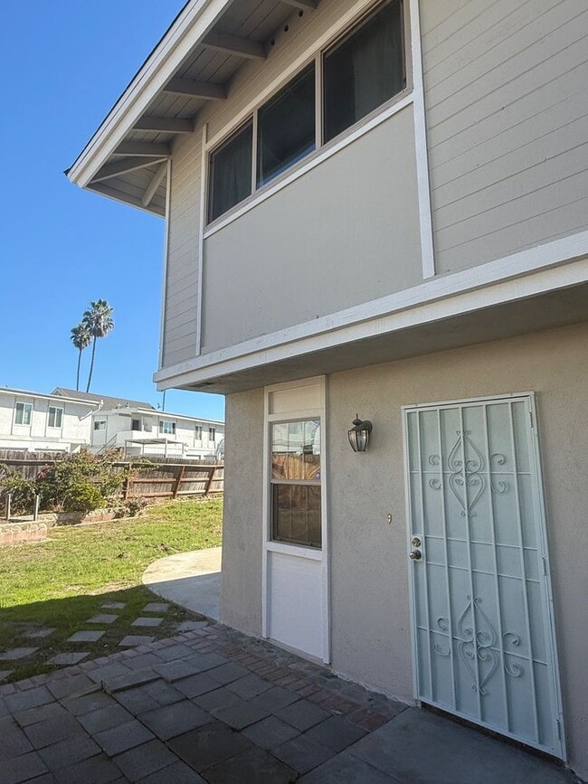 Building Photo - Seahorse 2582-2584