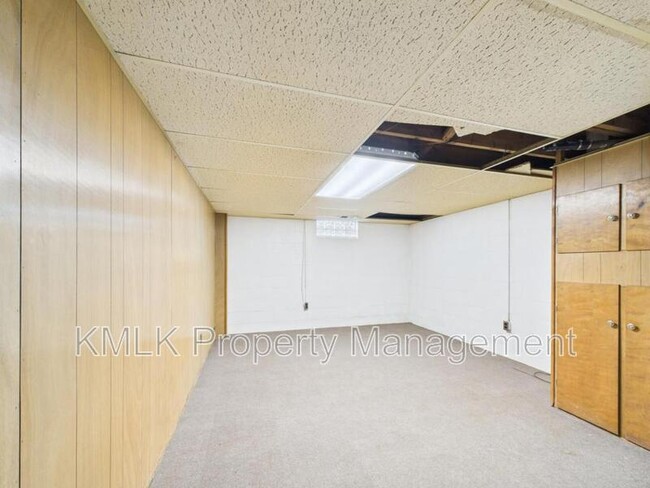 Building Photo - 593 Franklin Ave