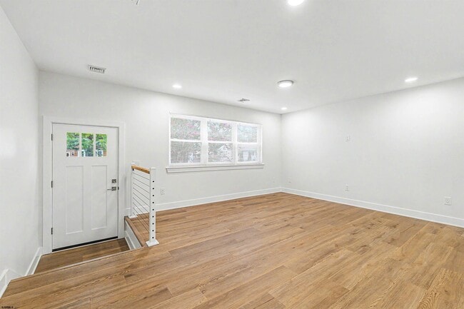 Building Photo - 1030 Neumark Ave