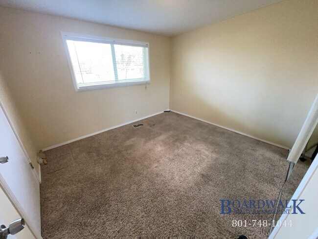 Building Photo - 2827 E Bridgewater Dr