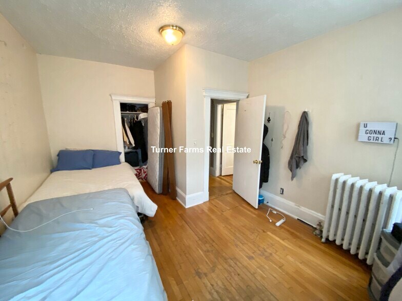 Building Photo - 456 Park Dr