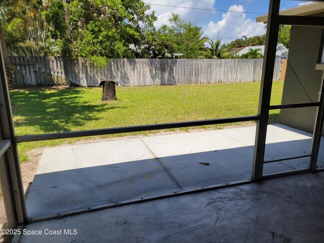 Building Photo - 245 Harbour Dr E