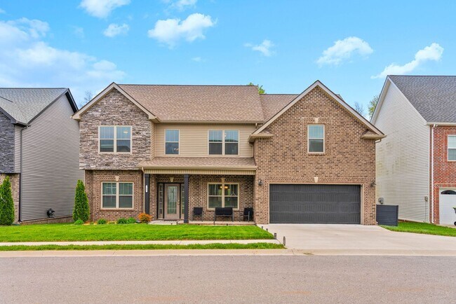 Building Photo - Modern 6-Bedroom Home with Open Layout & S...