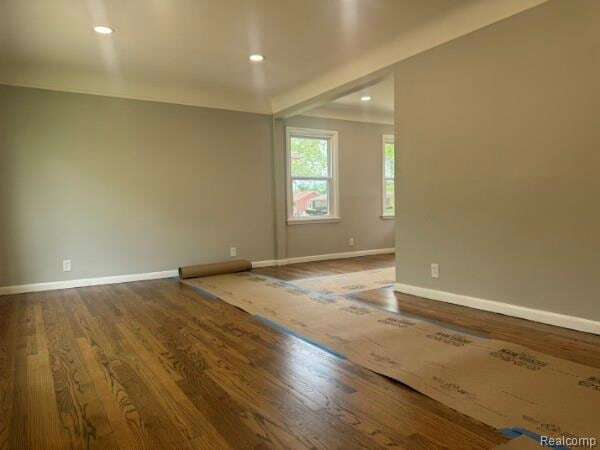 Building Photo - 23545 Parklawn St