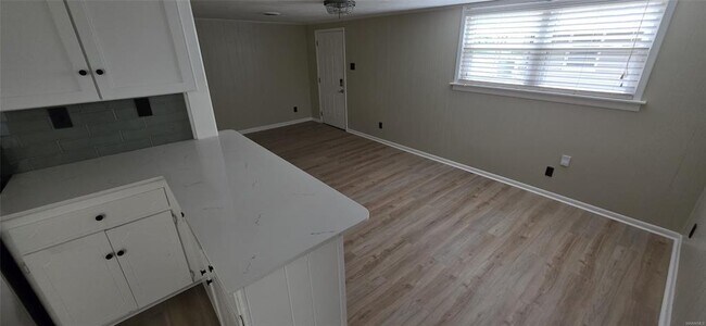 Building Photo - 245 Forest Hills Dr