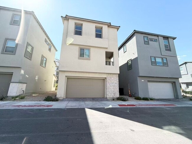 Building Photo - Wonderful 3-story single house in Kestrel Commons