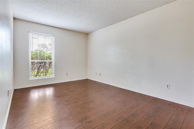 Building Photo - 528 Lester St