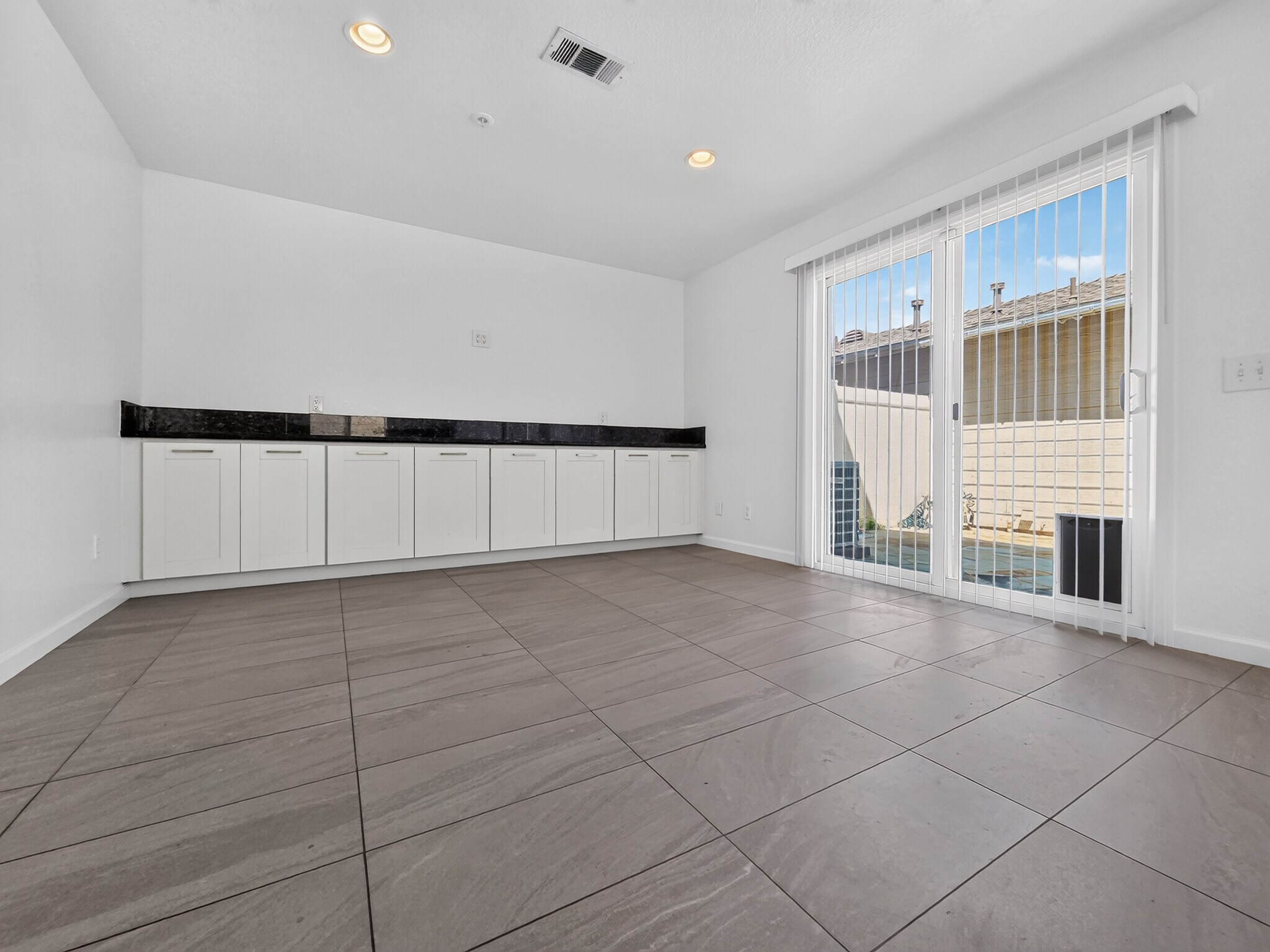 Kitchen/Dining Room - 1065 E Broadway
