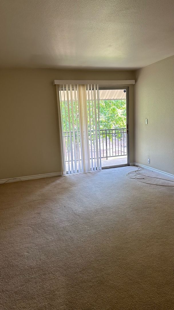 Building Photo - 1 Bedroom Condo with community pool & tenn...
