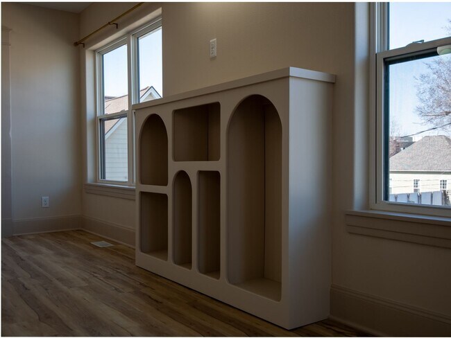 Building Photo - 922
