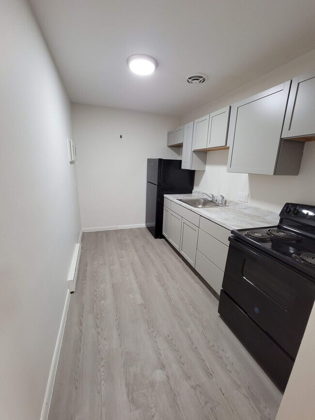 Interior Photo - 480 Norfolk