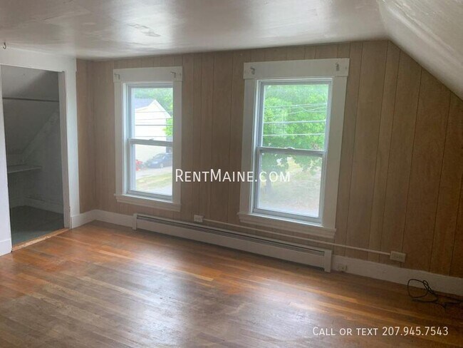 Building Photo - 198 Center St