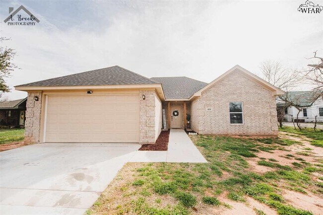 Building Photo - 1035 City View Dr