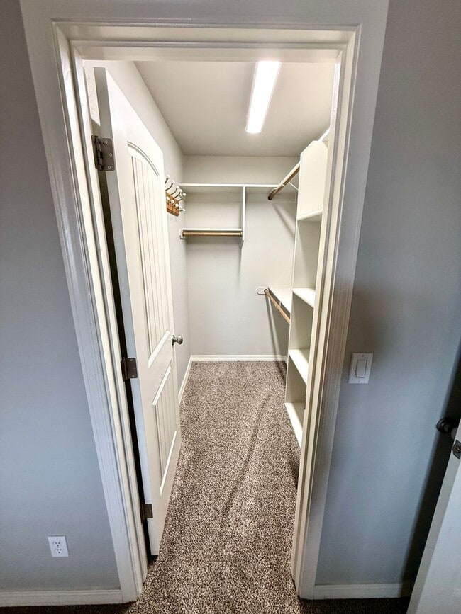 Building Photo - Stylish 3BR Home in Cerbat Vistas | Split Floor Plan, Covered Patio & 2-Car Garage!