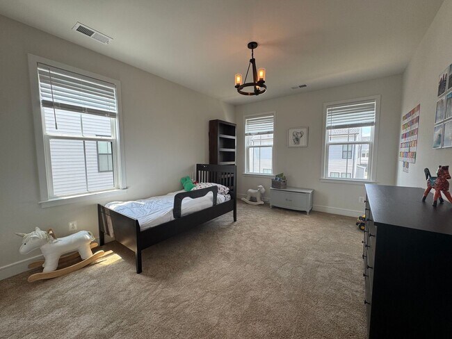 Building Photo - Stylish And Spacious 4 Bed 3.5 Bath Home I...