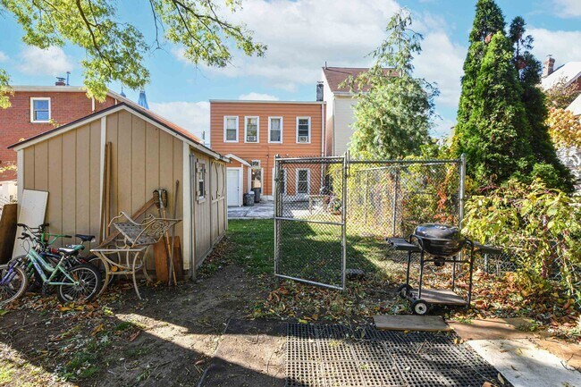 Building Photo - 208 4TH St