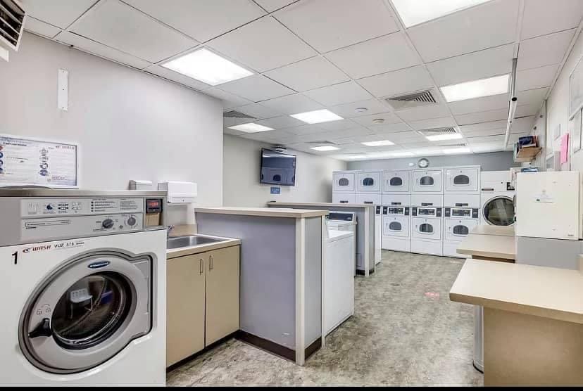 Laundry Room - 5100 N Marine Dr
