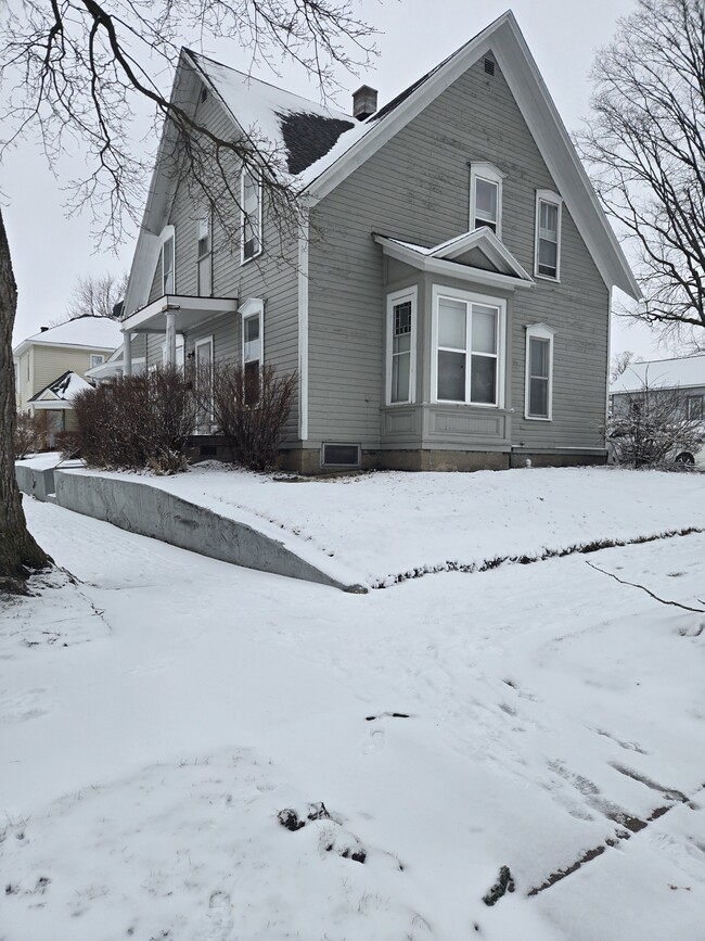 Building Photo - 319 S Shelby St