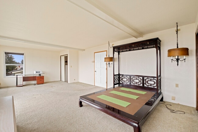 Building Photo - 414 E 32nd St