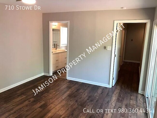 Building Photo - 710 Stowe Dr