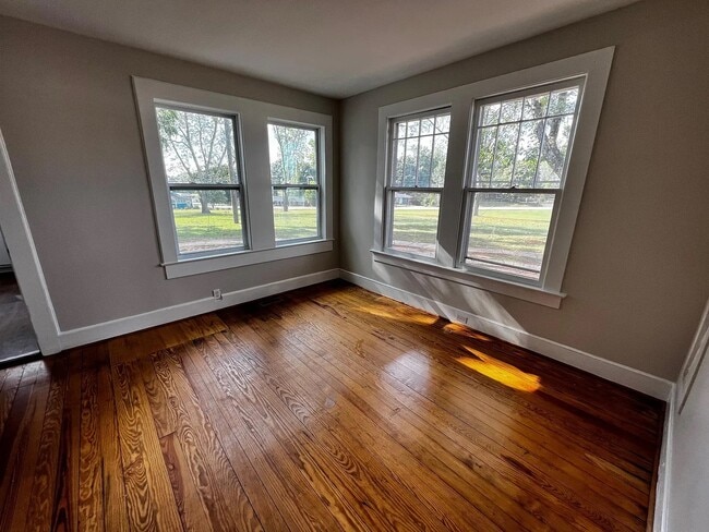 Building Photo - 6 New Dunham Bridge Rd