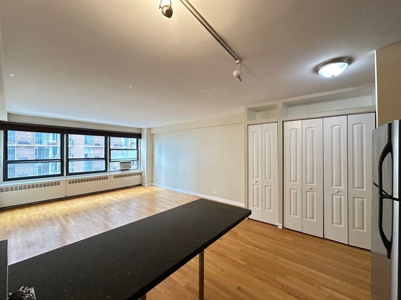 Building Photo - 4180 N Marine Dr