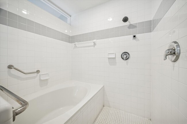 Building Photo - 2508 Calumet St