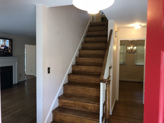 Foyer - 3805 jonesbridge road