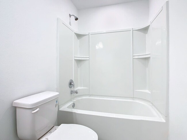 Building Photo - AVAILABLE NOW! 3/2.5 Townhome For Rent in Bellalago!