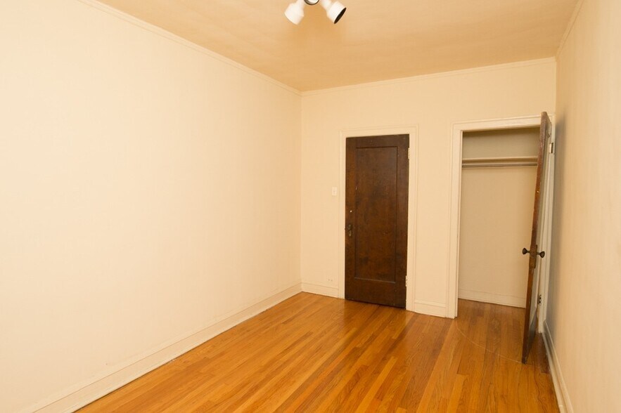 Building Photo - 4115 N Paulina St