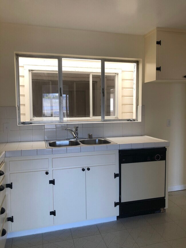 Building Photo - 2233 Taraval St