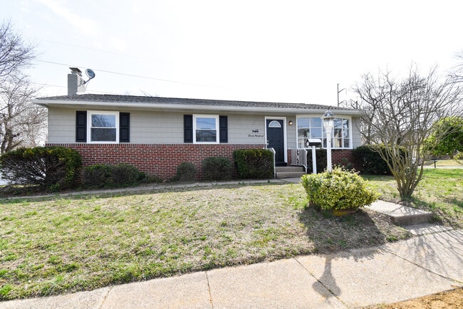 Primary Photo - 300 Bowers Ave