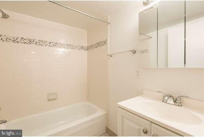 Building Photo - 326 Hermit St