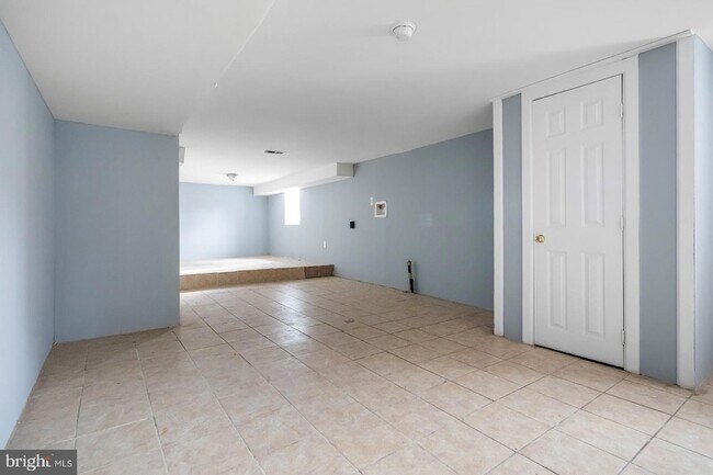 Building Photo - 851 S 57th St
