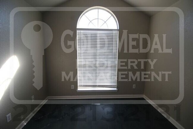 Building Photo - Lisa Lane Living – Simple, Smart & Ready for You!