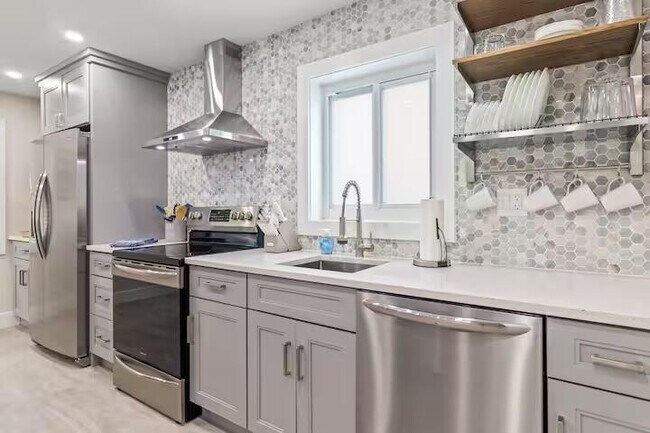 Building Photo - 322 NW 4th Ave