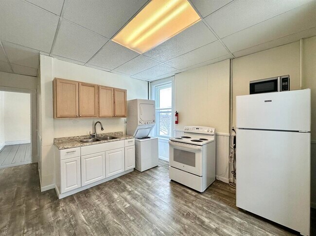 Building Photo - 270 8th St