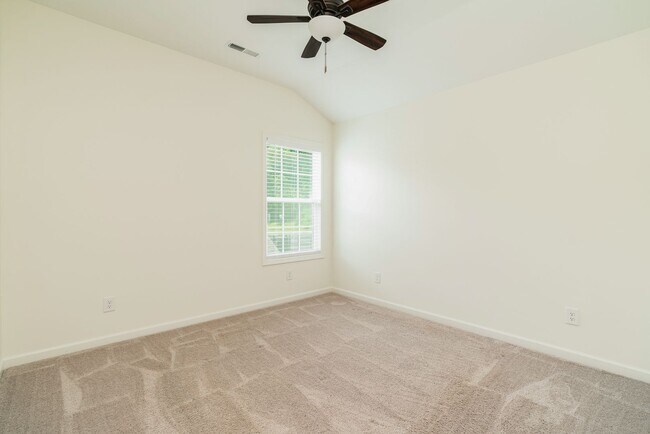 Building Photo - West Knoxville 37932 - 4 bedroom, 2.5 Bath home - Contact Sharon Arnwine (865) 313-7215